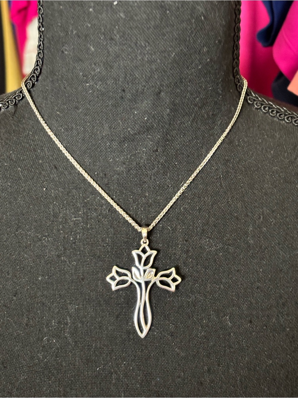 Retired James Avery Sterling Silver Tulip Floral Cross Necklace 925